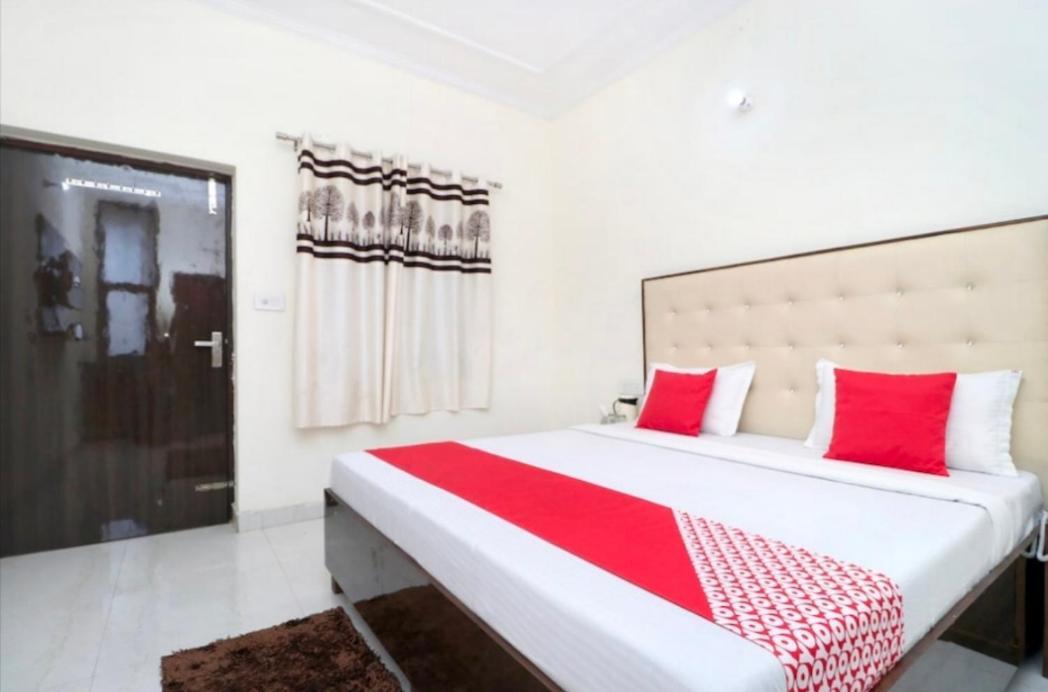 Hotel Kb Square Near Chandigarh Railway Station Oda fotoğraf