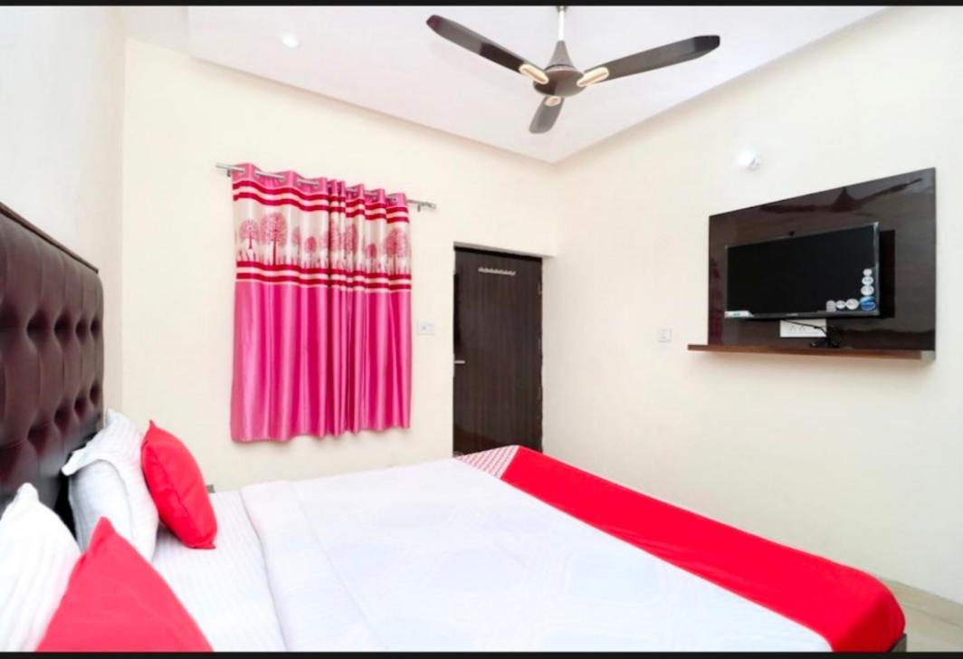 Hotel Kb Square Near Chandigarh Railway Station Oda fotoğraf