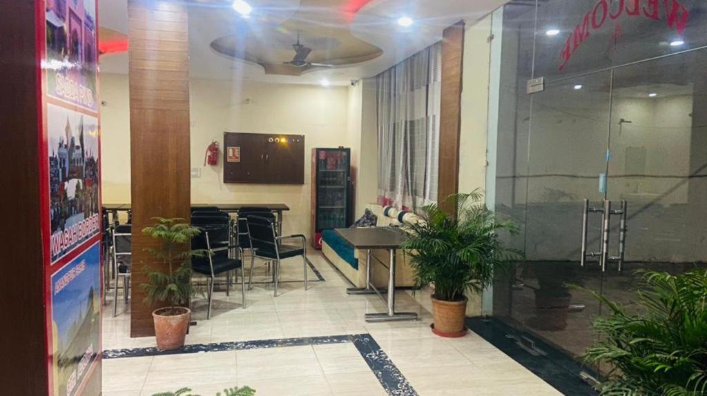 Hotel Kb Square Near Chandigarh Railway Station Oda fotoğraf