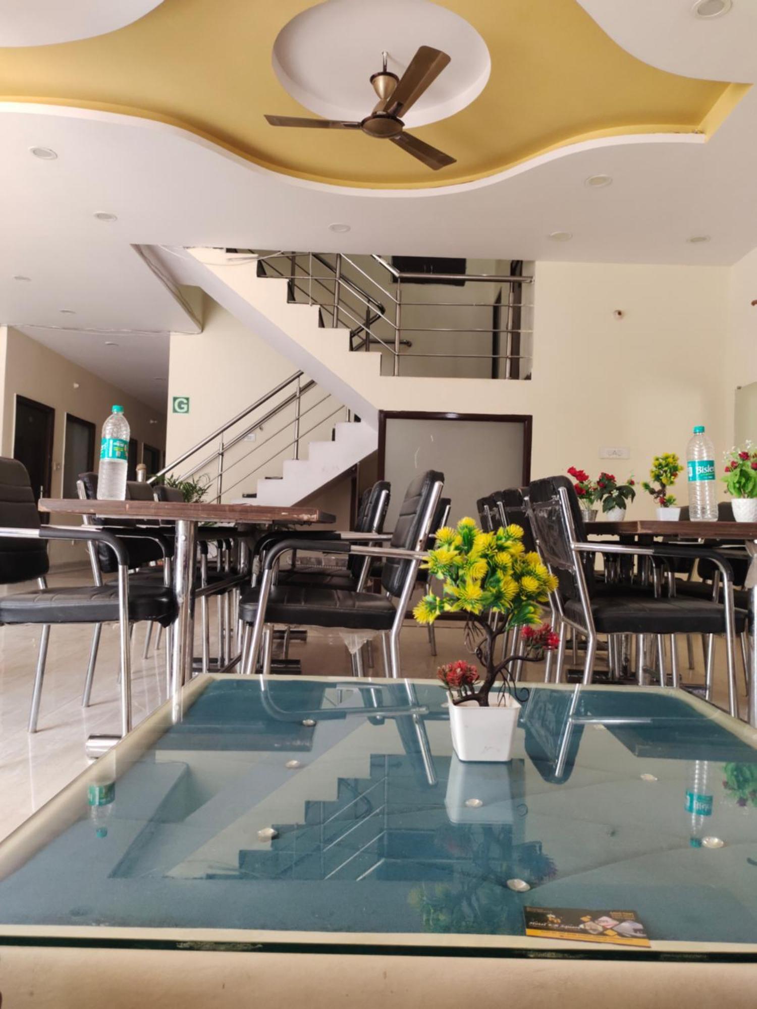 Hotel Kb Square Near Chandigarh Railway Station Oda fotoğraf