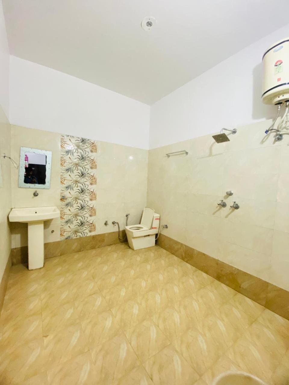 Hotel Kb Square Near Chandigarh Railway Station Dış mekan fotoğraf