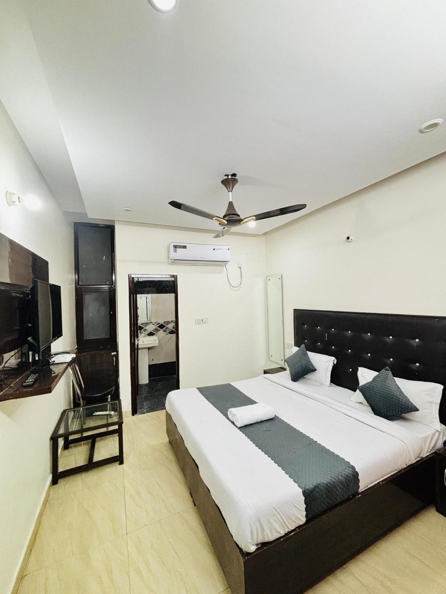 Hotel Kb Square Near Chandigarh Railway Station Dış mekan fotoğraf