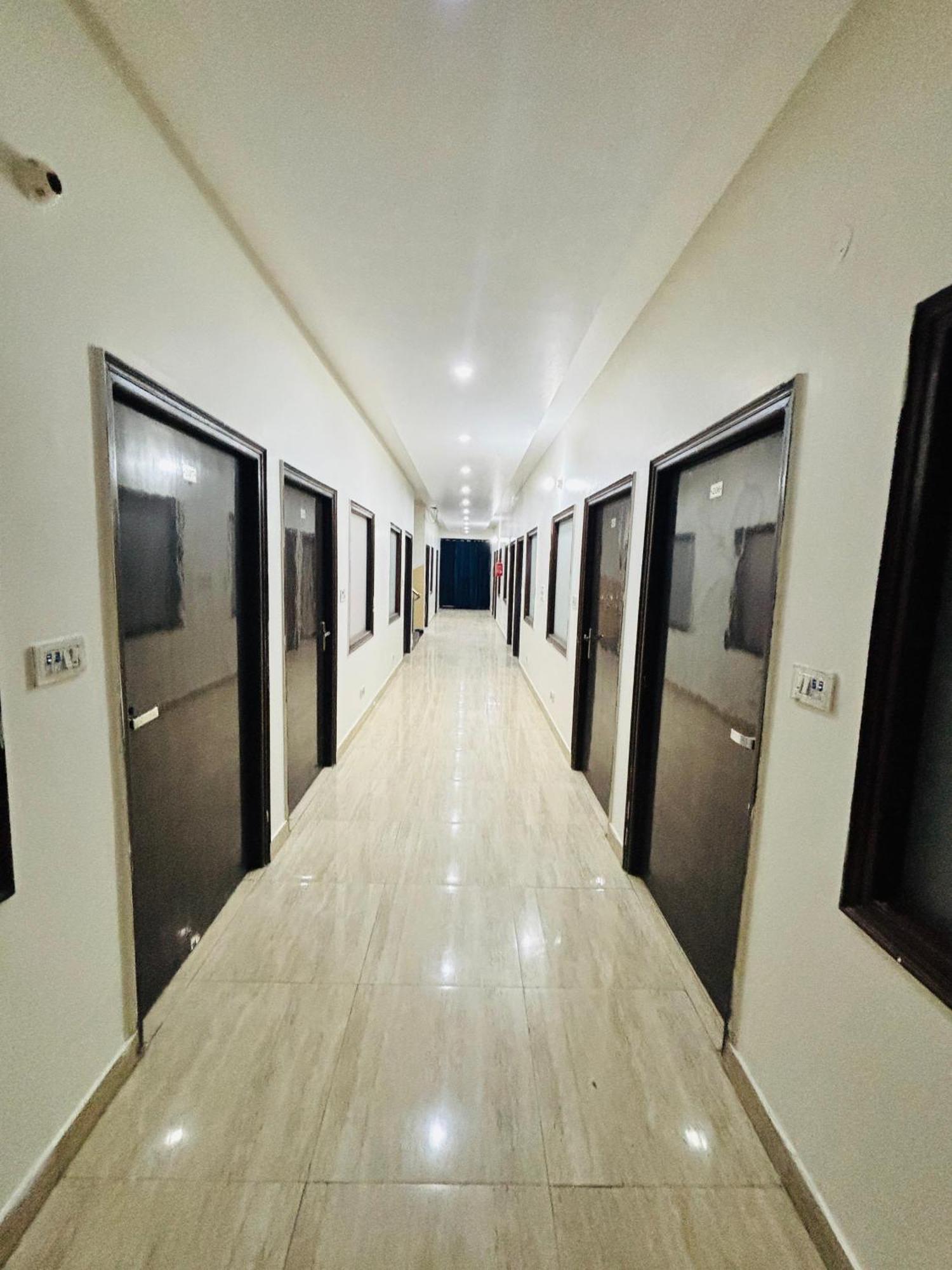 Hotel Kb Square Near Chandigarh Railway Station Oda fotoğraf
