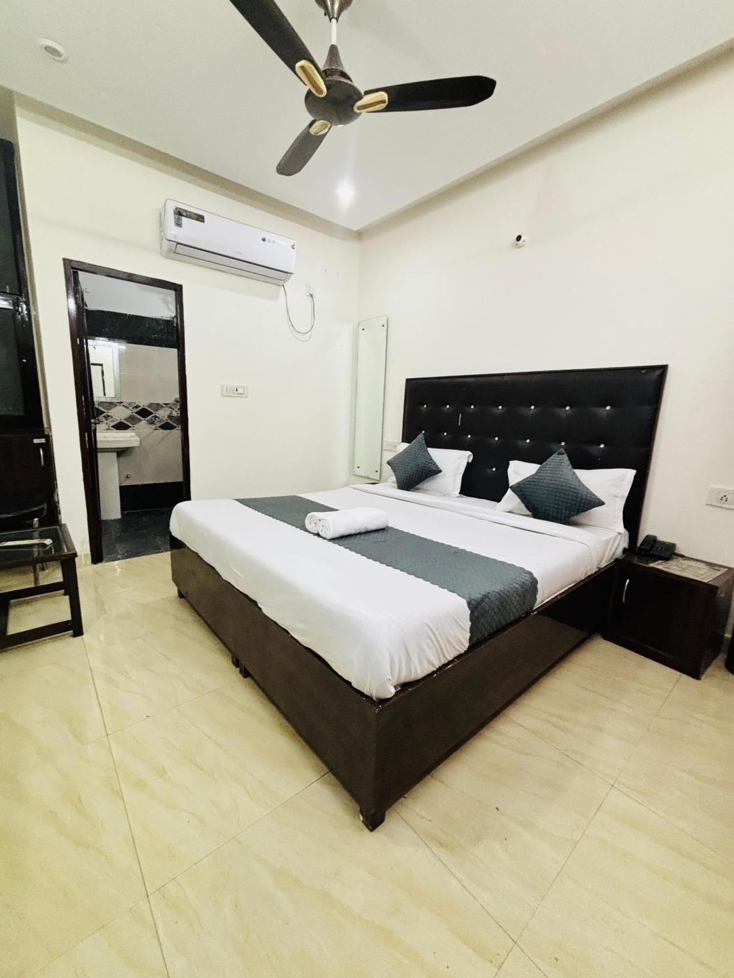 Hotel Kb Square Near Chandigarh Railway Station Dış mekan fotoğraf